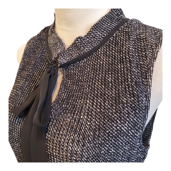 NWT DKNY SZ L Black & White Sleeveless Pleated Necktie Blouse Lots of Stretch - Picture 3 of 12